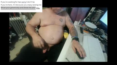 Snapshot of pini_z chatting on March 11, 7:58 pm pini_z online show from March 11, 7:58 pm