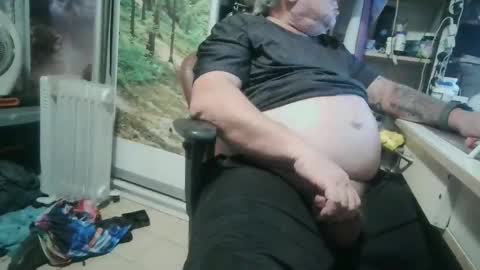 Snapshot of pini_z chatting on February 14, 6:48 pm pini_z online show from February 14, 6:48 pm