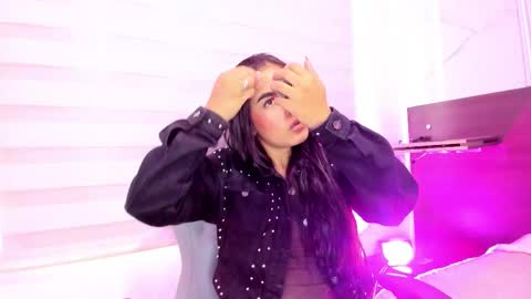 pink_as online show from October 1, 1:39 pm