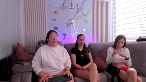 pink_as online show from February 10, 1:26 pm