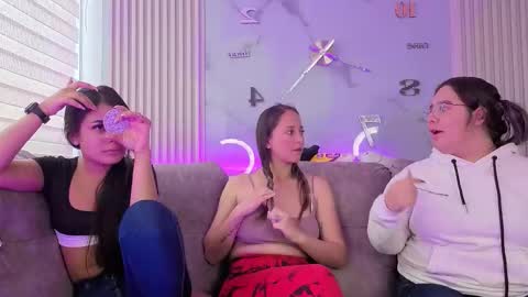 pink_as online show from February 20, 1:22 pm