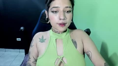 Snapshot of pink_dustt chatting on December 4, 7:39 am weedcandy ig y twitter xpink dustt online show from December 4, 7:39 am