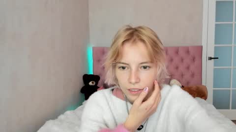 pink_lila18 online show from September 14, 8:35 am
