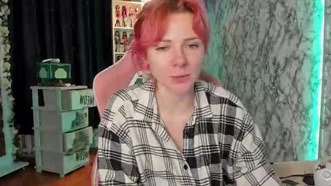 Snapshot of pink_ss chatting on December 5, 11:08 am Saly online show from December 5, 11:08 am