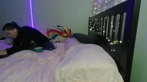 pink_tv online show from October 24, 1:35 am