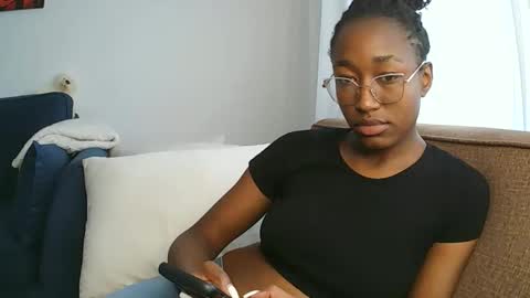 Snapshot of pinkaura_ chatting on January 13, 9:25 am PinkyAura online show from January 13, 9:25 am