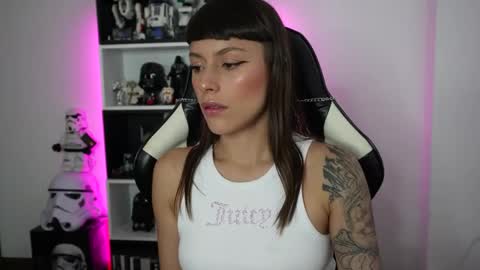Snapshot of pinkcatlive chatting on June 3, 5:40 pm Emily online show from June 3, 5:40 pm