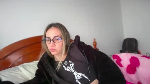 Pinkilola online show from May 31, 3:41 pm