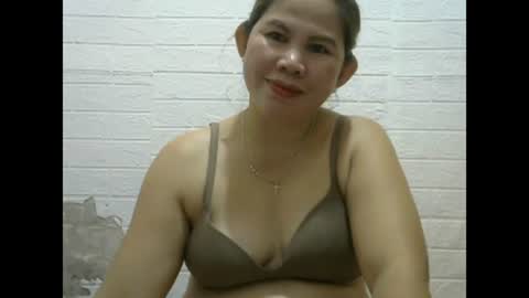 Snapshot of pinkishpusiemom18 chatting on January 23, 10:43 am pinkishpusiemom18 online show from January 23, 10:43 am