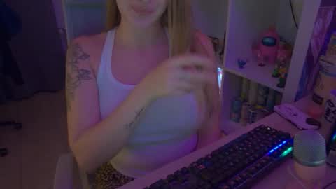 Snapshot of pinkladyx2 chatting on October 17, 9:06 pm pinkladyx2 online show from October 17, 9:06 pm