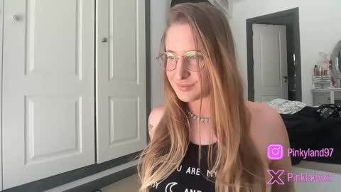 pinkladyx2 online show from May 21, 1:18 pm