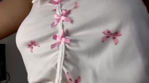 Snapshot of pinkncrazy chatting on November 28, 9:23 am HERES ALICE WELCOME EVERYONE LOVENSE DOMI REACT TO YOUR TIPS LETS MAKE A GREAT SHOW TOGETHER online show from November 28, 9:23 am