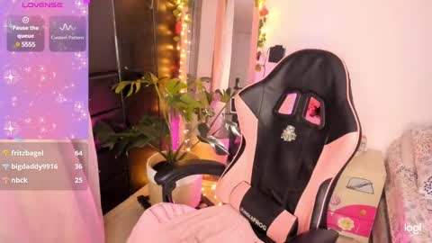 Sarah .. online show from February 1, 4:56 am