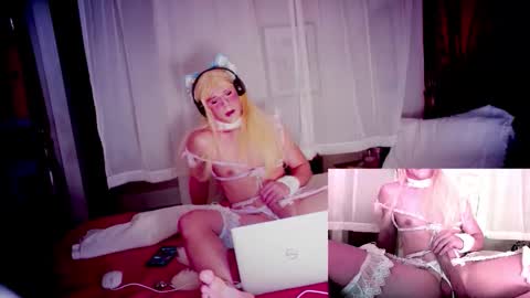 pinkpillbambi online show from January 9, 4:15 am