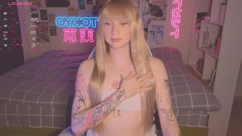 Snapshot of pinkvenom_ chatting on September 20, 5:36 pm pinkvenom_ online show from September 20, 5:36 pm