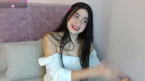 Perla online show from April 15, 3:30 pm