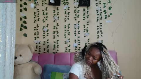 Snapshot of pinkysmiles chatting on March 21, 12:59 am Pinky online show from March 21, 12:59 am
