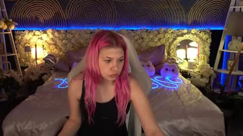 pinkytrix online show from May 6, 12:43 pm