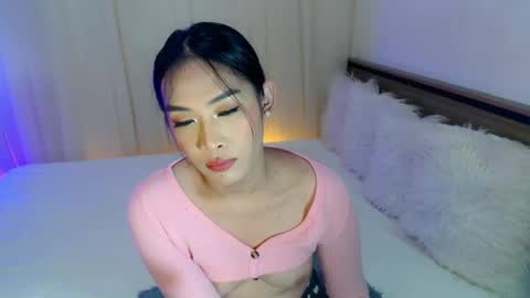 Ari online show from December 2, 11:45 am