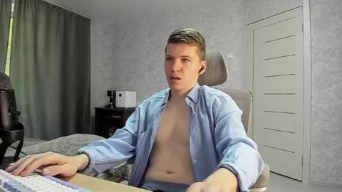 Snapshot of pirremeow chatting on May 21, 9:38 am Pierre online show from May 21, 9:38 am