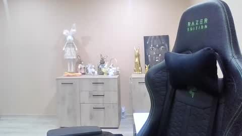 Gifted One online show from April 28, 10:15 pm