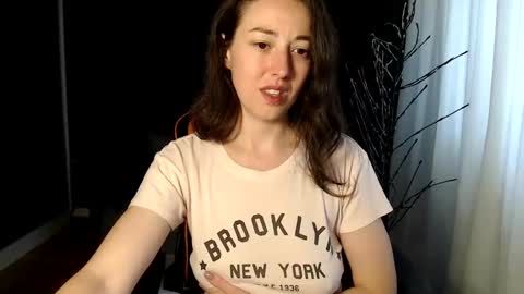 piscesgirl06 online show from October 18, 5:10 am