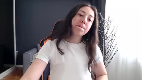 Snapshot of piscesgirl06 chatting on February 12, 6:19 am piscesgirl06 online show from February 12, 6:19 am