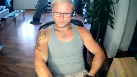 Snapshot of pitrs30sexy chatting on July 13, 3:48 pm pitrs30sexy online show from July 13, 3:48 pm