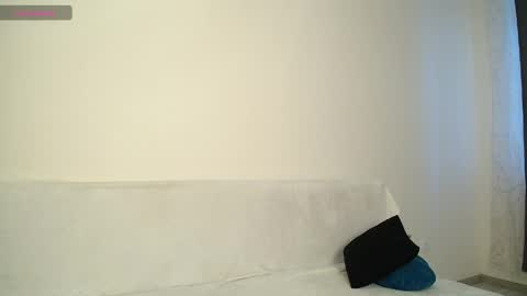 Snapshot of pixie____ chatting on May 4, 1:40 pm Lily online show from May 4, 1:40 pm