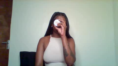 Snapshot of pixie_roman chatting on January 10, 2:24 am Majesty online show from January 10, 2:24 am