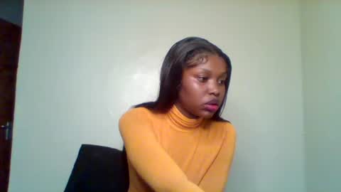 Snapshot of pixie_roman chatting on February 6, 8:07 am Majesty online show from February 6, 8:07 am