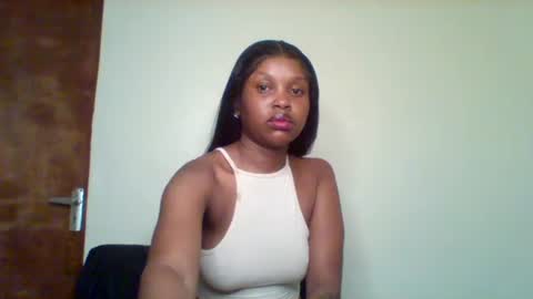 Snapshot of pixie_roman chatting on February 22, 3:18 am Majesty online show from February 22, 3:18 am