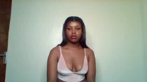 Snapshot of pixie_roman chatting on March 13, 3:46 am Majesty online show from March 13, 3:46 am