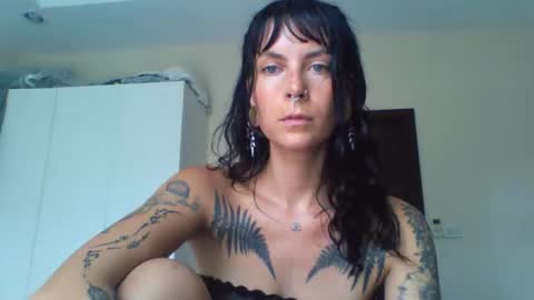 pixiecatfairy online show from March 6, 6:10 am