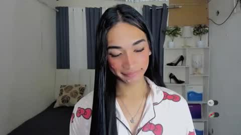 pixiedoll_ online show from February 10, 5:28 pm