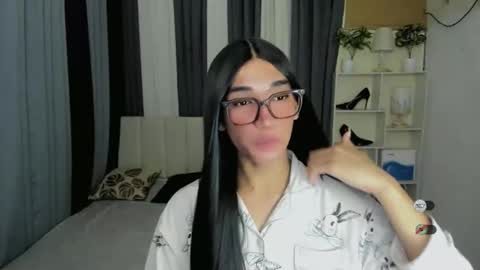 pixiedoll_ online show from February 26, 7:18 am