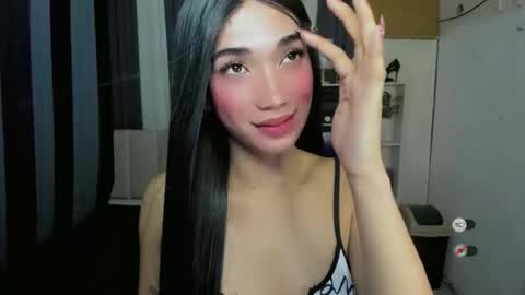 pixiedoll_ online show from May 14, 6:26 pm