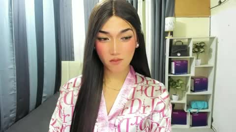 pixiedoll_ online show from June 27, 6:51 am