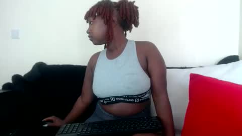 pixietease1 online show from September 17, 10:39 am