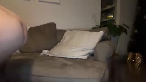 Snapshot of pkanph5555 chatting on December 24, 7:28 am PeggedBiGuy online show from December 24, 7:28 am