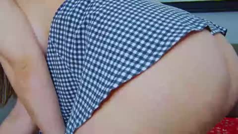 Snapshot of playful_hottiex chatting on January 3, 10:52 am Hottie online show from January 3, 10:52 am