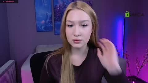 Sophie online show from November 16, 8:25 pm