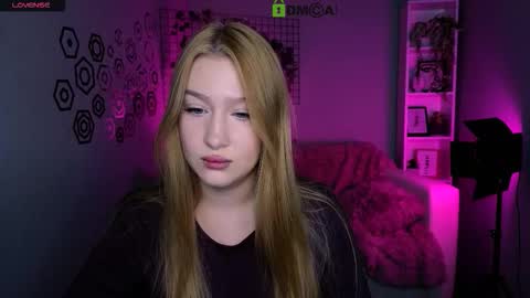 Sophie online show from November 17, 8:03 pm