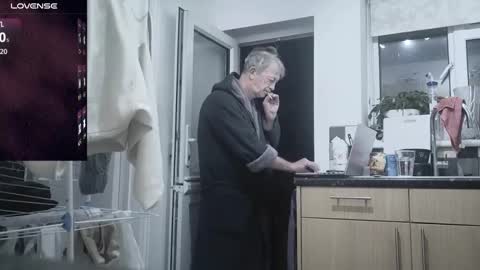 Play Me online show from November 26, 4:24 am