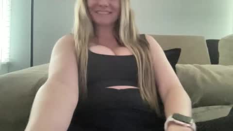 Snapshot of playwithcaity chatting on May 27, 9:23 pm Caity online show from May 27, 9:23 pm