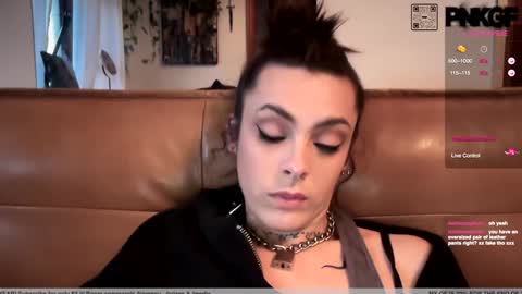 Snapshot of pnkgf chatting on December 31, 12:54 am pnkgf online show from December 31, 12:54 am