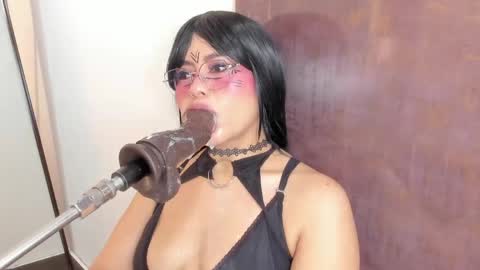 pocahontas_lantina online show from May 15, 4:41 am