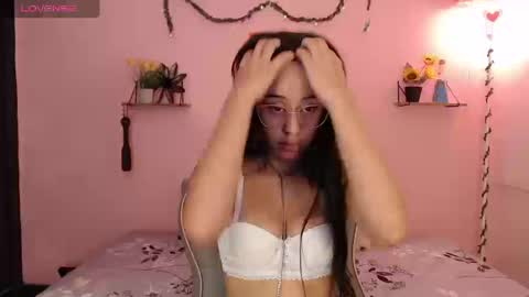 poison_pink online show from September 10, 1:22 pm