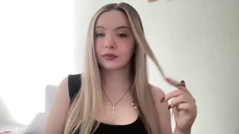 Snapshot of polishangel222 chatting on February 6, 11:13 am polishangel222 online show from February 6, 11:13 am