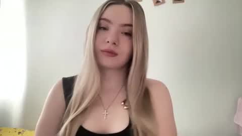 Snapshot of polishangel222 chatting on February 22, 10:14 am polishangel222 online show from February 22, 10:14 am